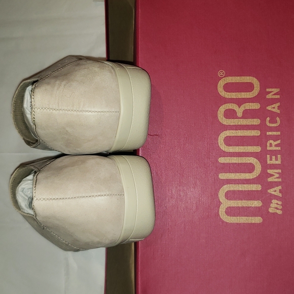 Munro New SKIPPER Nubuck Perforated Sneakers Shoe Comfort Wedge Flats Women's 9W - Picture 14 of 17
